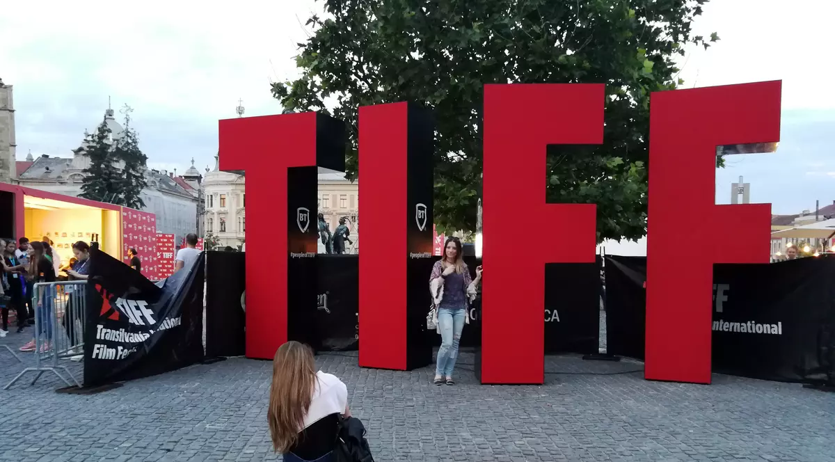 REPORTAJ/ Cum se schimbă Clujul când apare TIFF-ul. Trecătorii, la braț cu actorii!