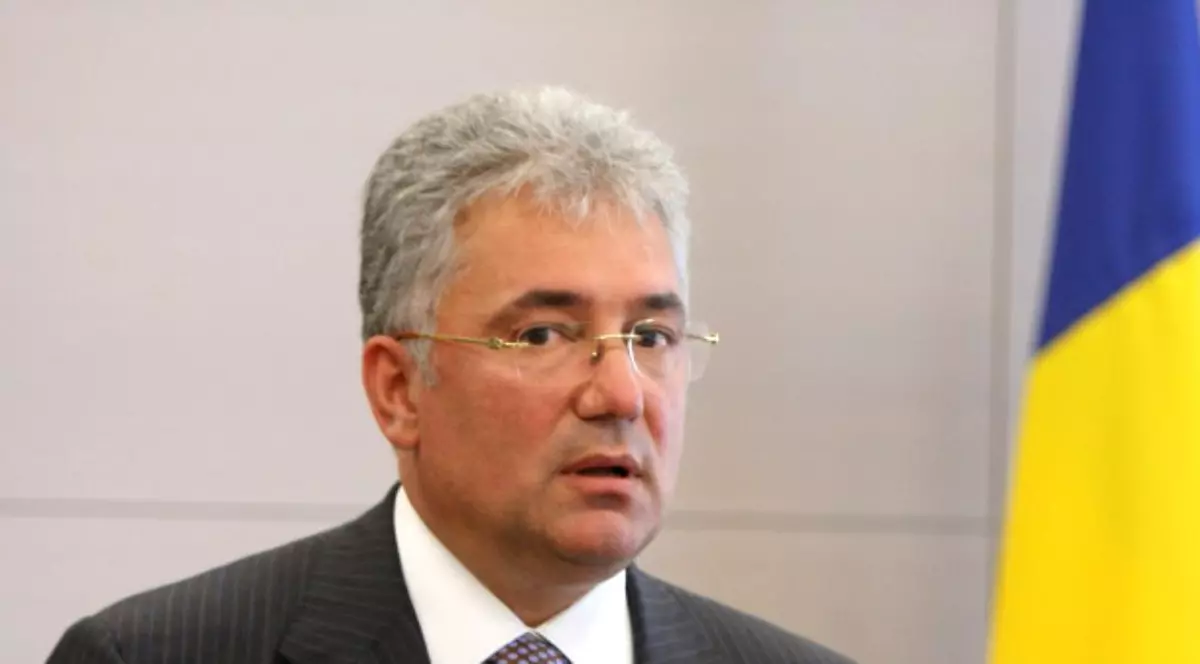 Firma lui Videanu pune borduri în București