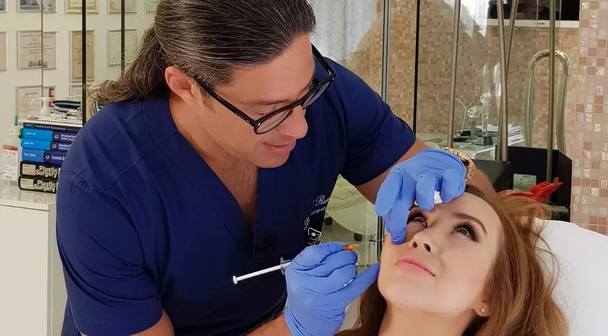 Xonia recunoaște că își injectează fața. Cum a fost surprinsă în cabinetul medicului estetician