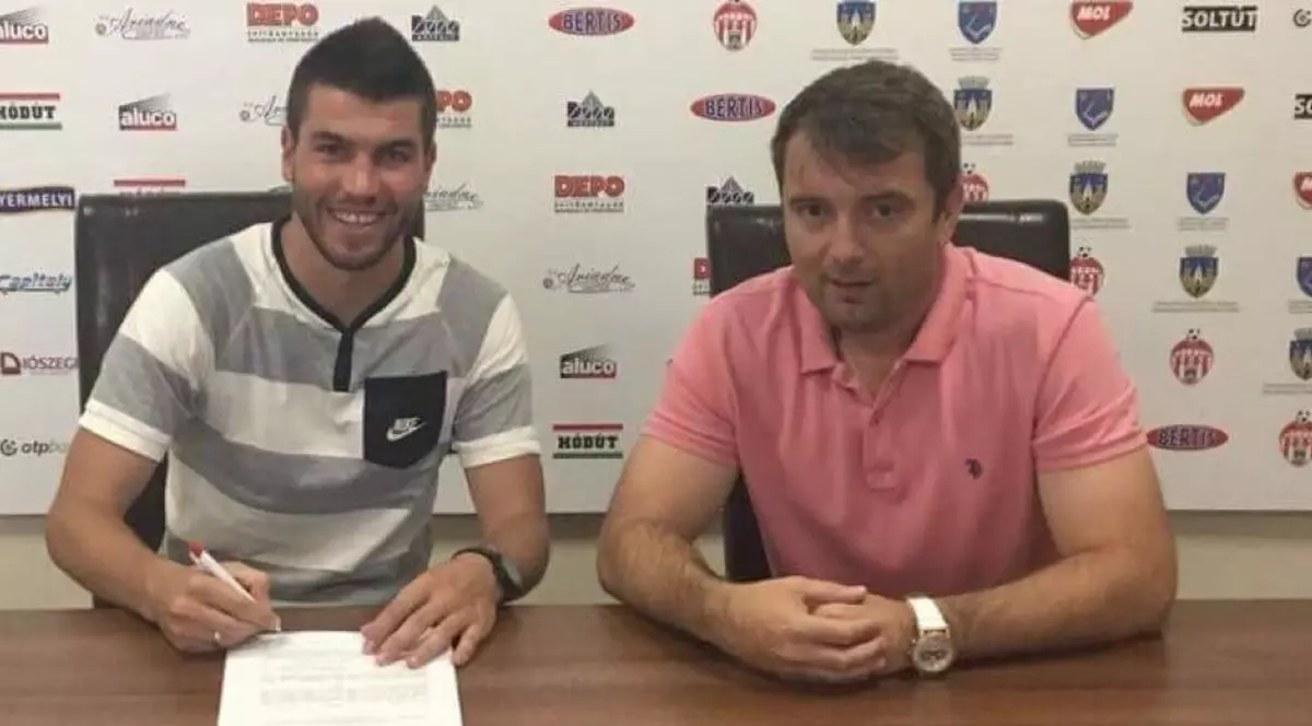 Velev (stânga) a semnat cu Sepsi