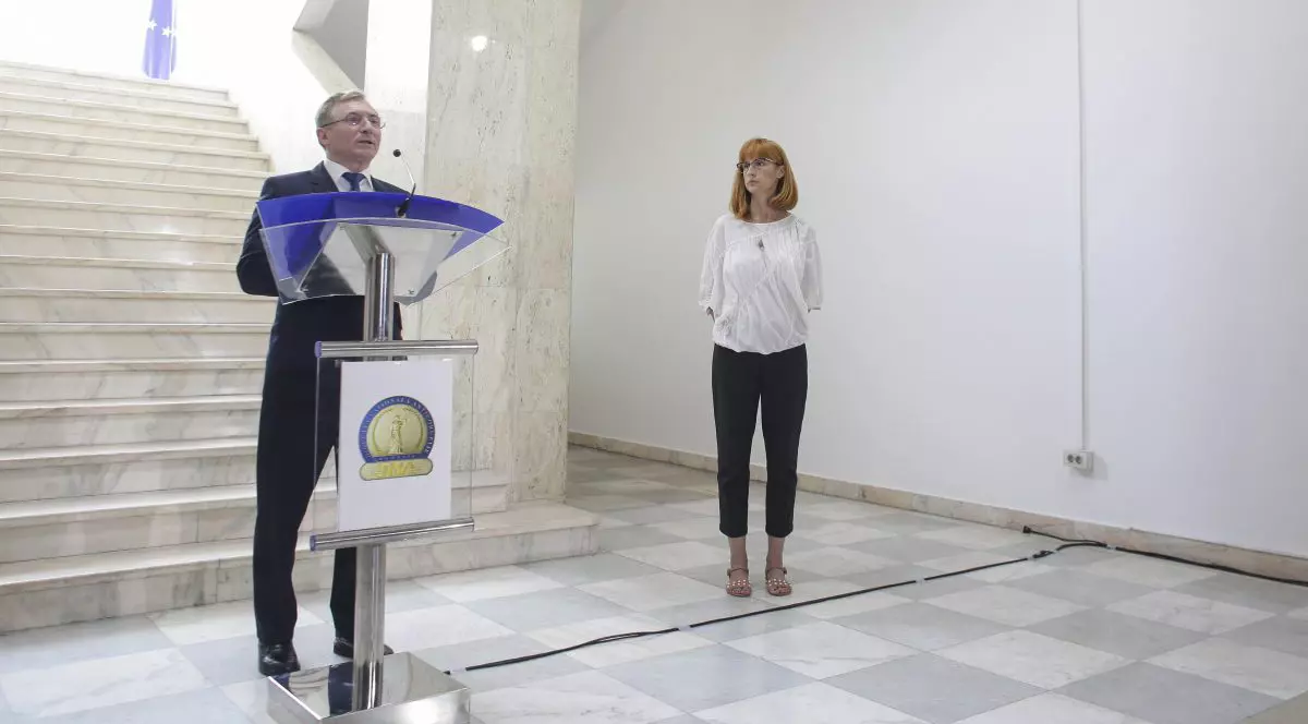 Procurorul general, trimis la ”munca în folosul gramaticii”, într-un editorial din Libertatea, scris de Cristian Coman!