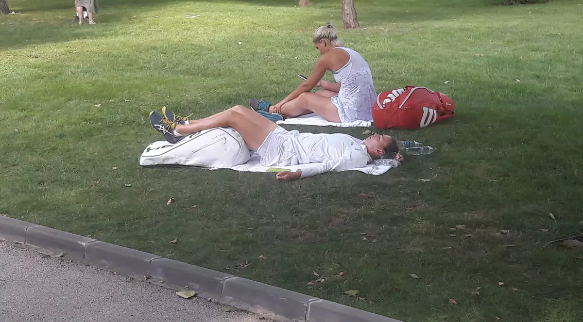 Vera Zvonareva, fost număr 2 mondial, tăvălită în iarba din Cotroceni. Rusoaica este în optimile de finală