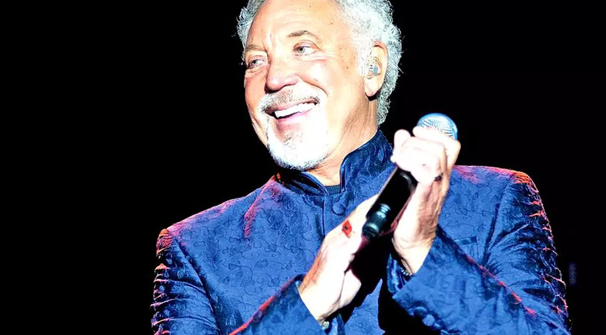 Tom Jones, în continuare în spital. Artistul şi-a anulat încă două concerte