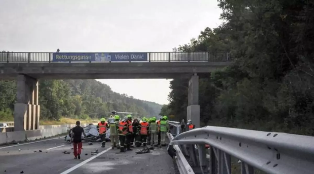 Accident cu români în Austria. Un bărbat a murit pe loc, soţia şi fiica lui sunt în comă. UPDATE