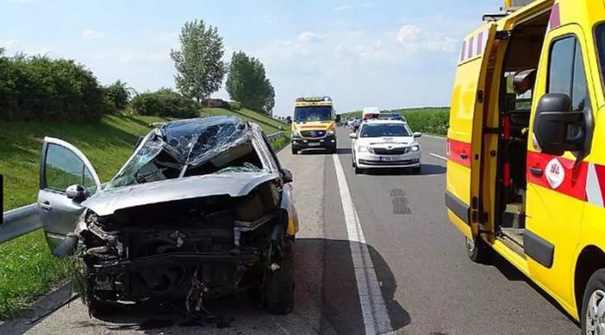 O familie de români a fost victima unui accident pe o autostradă în Ungaria