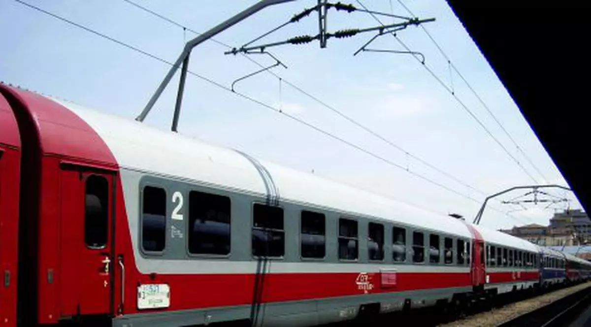 Un tren cu elevi de la Școala 195 din Capitală a rămas blocat în câmp. Vagon de tren