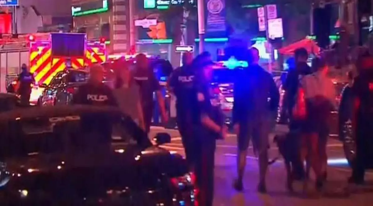 Atac armat în Canada. Două persoane au fost ucise și alte 12 rănite în faţa unui restaurant din Toronto
