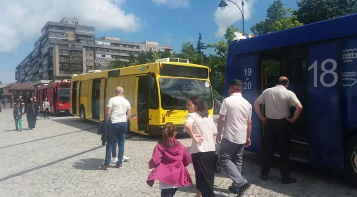 Trei autobuze vopsite în culorile tricolorului pornesc din Iași în toată țara. ”Caravana Unirii” găzduiește un muzeu în anul Centenarului