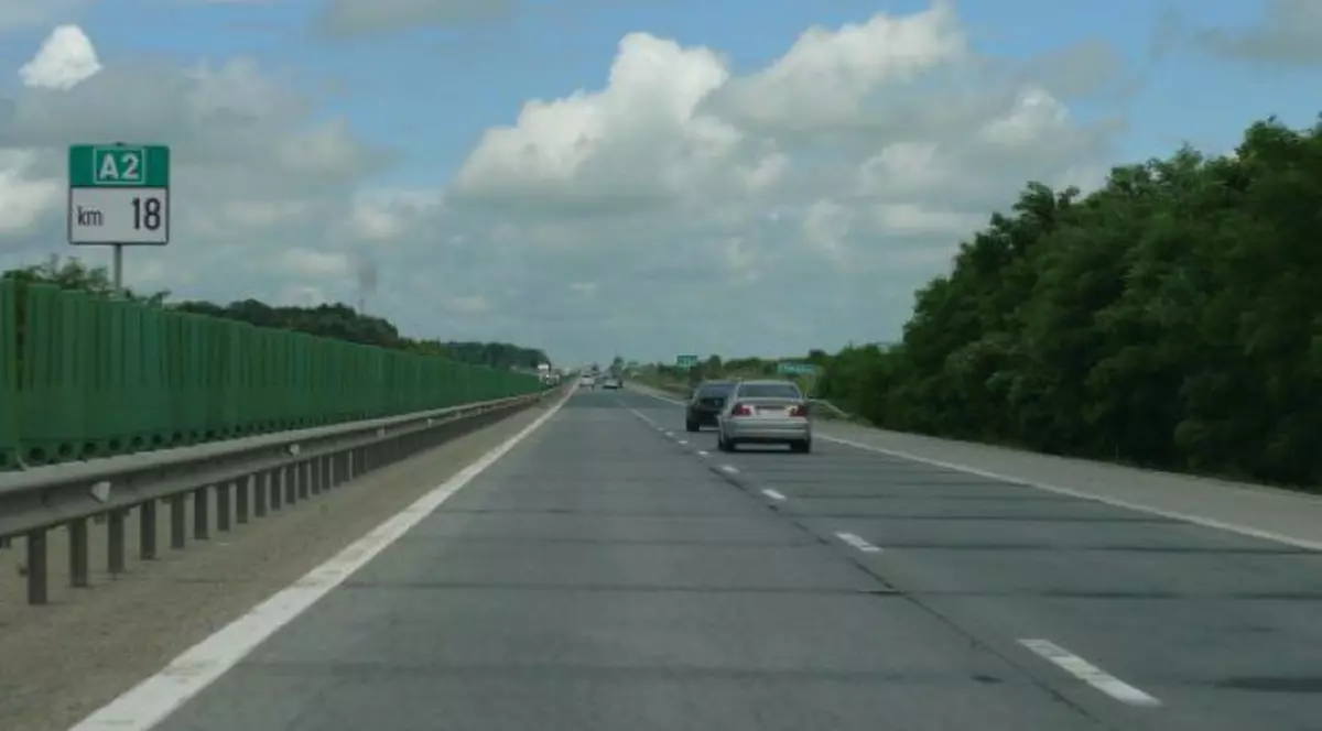 Compania Naţională de Drumuri dă aproape 7 milioane de lei pentru "ordine şi curăţenie" în toaletele de pe A2