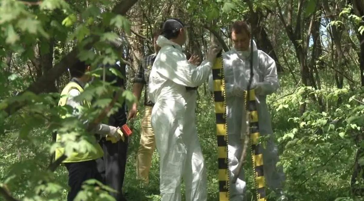 Un tânăr în vârstă de 18 ani a fost găsit spânzurat într-o livadă