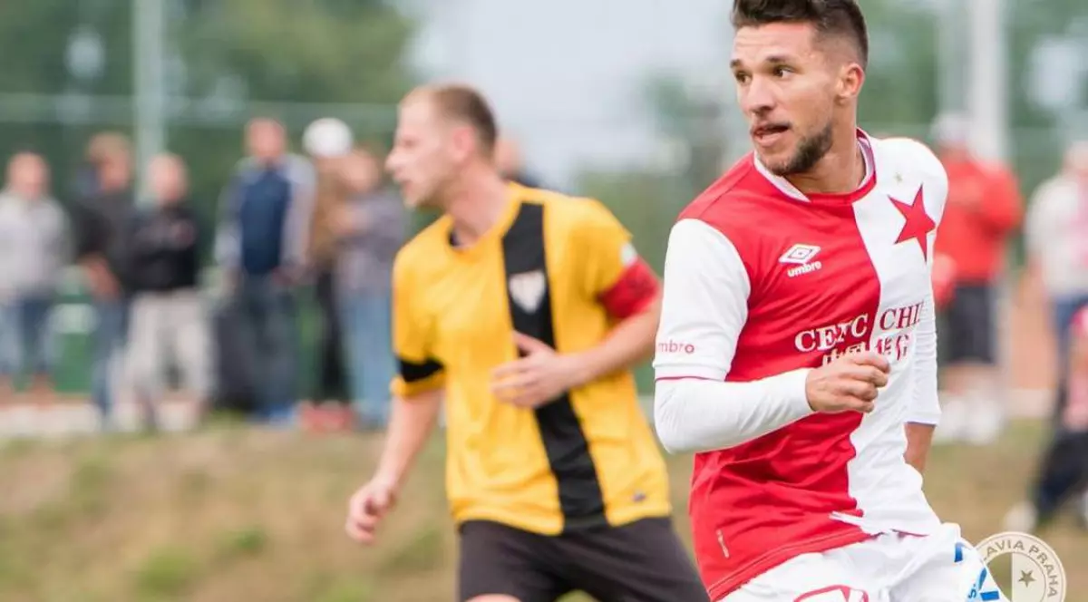 Alex Băluță a marcat primul gol oficial la Slavia Praga. Execuția rafinată cu care i-a cucerit pe cehi. Băluță, în dreapta, s-a acomodat la Slavia