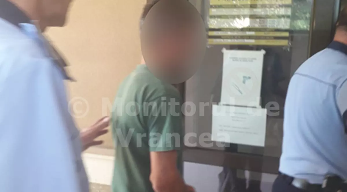 Bărbat din Vrancea arestat pentru relații sexuale cu nepoata minoră. Oroarea s-a produs în livadă
