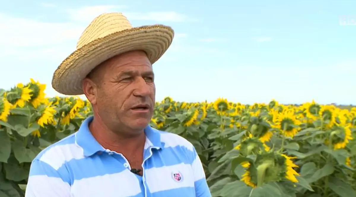 Băiatul lui Nea Rață trage la munca câmpului după BAC. "Vreau să fac bani pentru o mașină" | FOTO