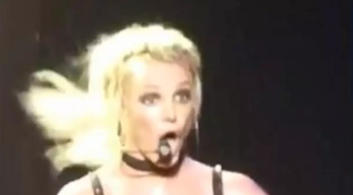 Britney Spears cu nurii la vedere