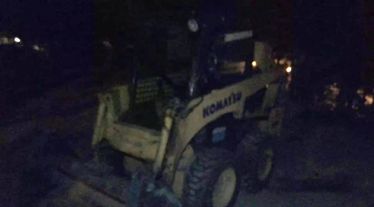 Patru tineri din Vaslui au fost filmați manevrând un buldozer. Distracția a avut loc sâmbătă noaptea
