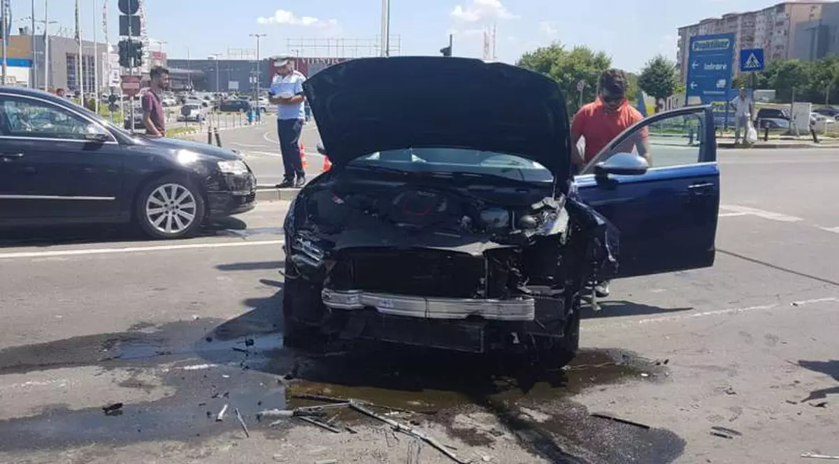 Carambol cu 5 mașini, lângă Târgul Vitan, pe 15 iulie. Imagine de la accident