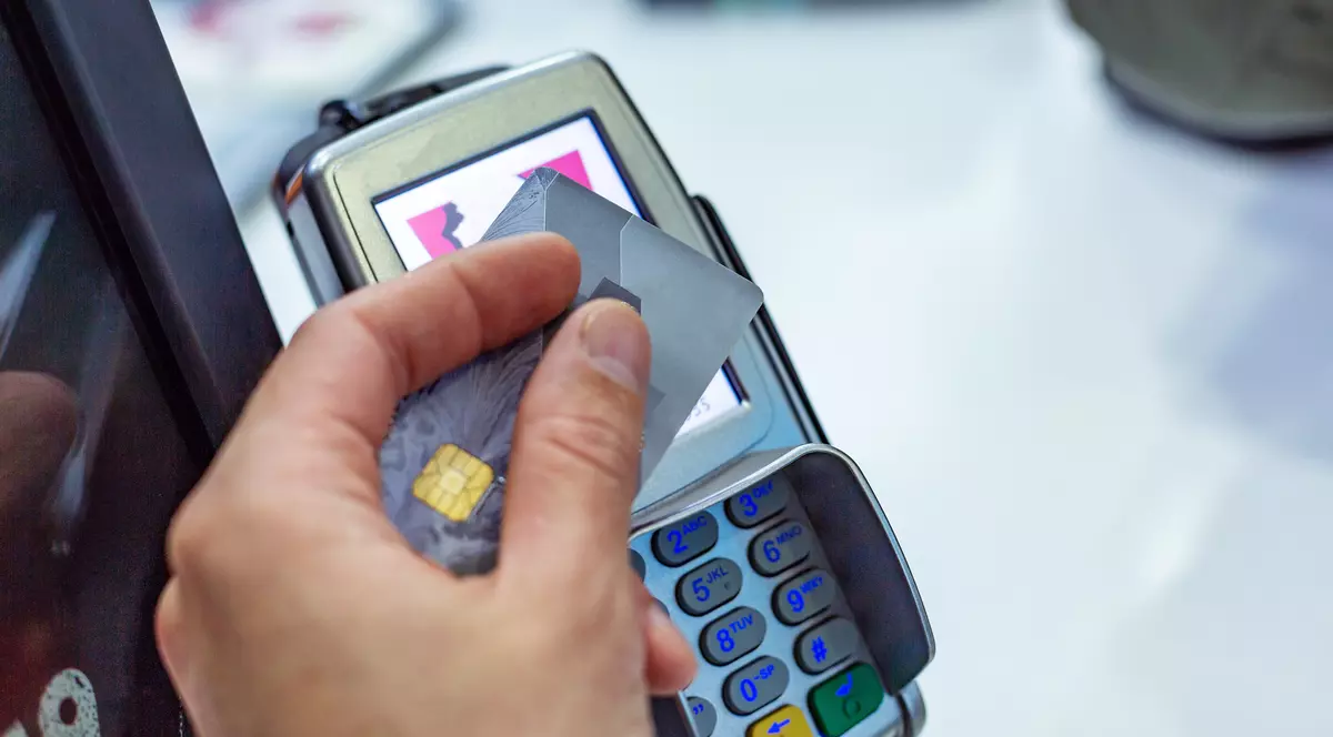 Secretele cardurilor contactless. Câţi bani “fără contact” sunt rulaţi în România
