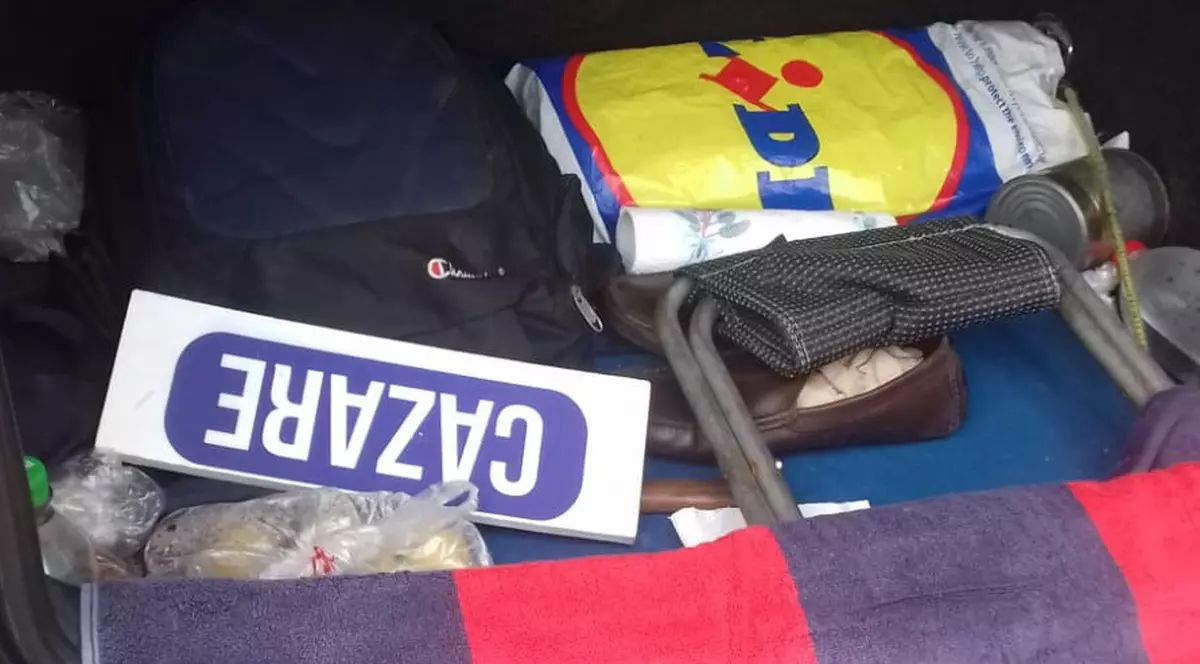 Constănțenii care "agață" turiștii cu cheile pe marginea drumului ca să le ofere cazare au fost amendați de Poliție