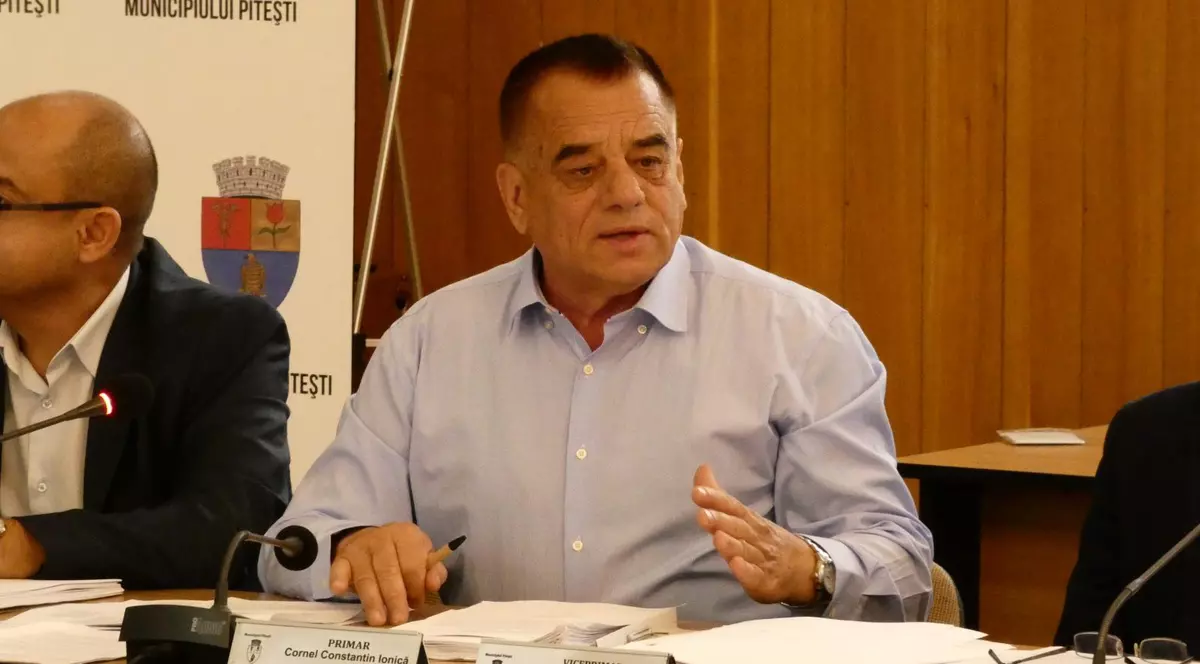 Primarul din Pitești a umilit o ziaristă din Republica Moldova. Primarul din Pitești, Cornel Ionică, în timpul unei ședințe