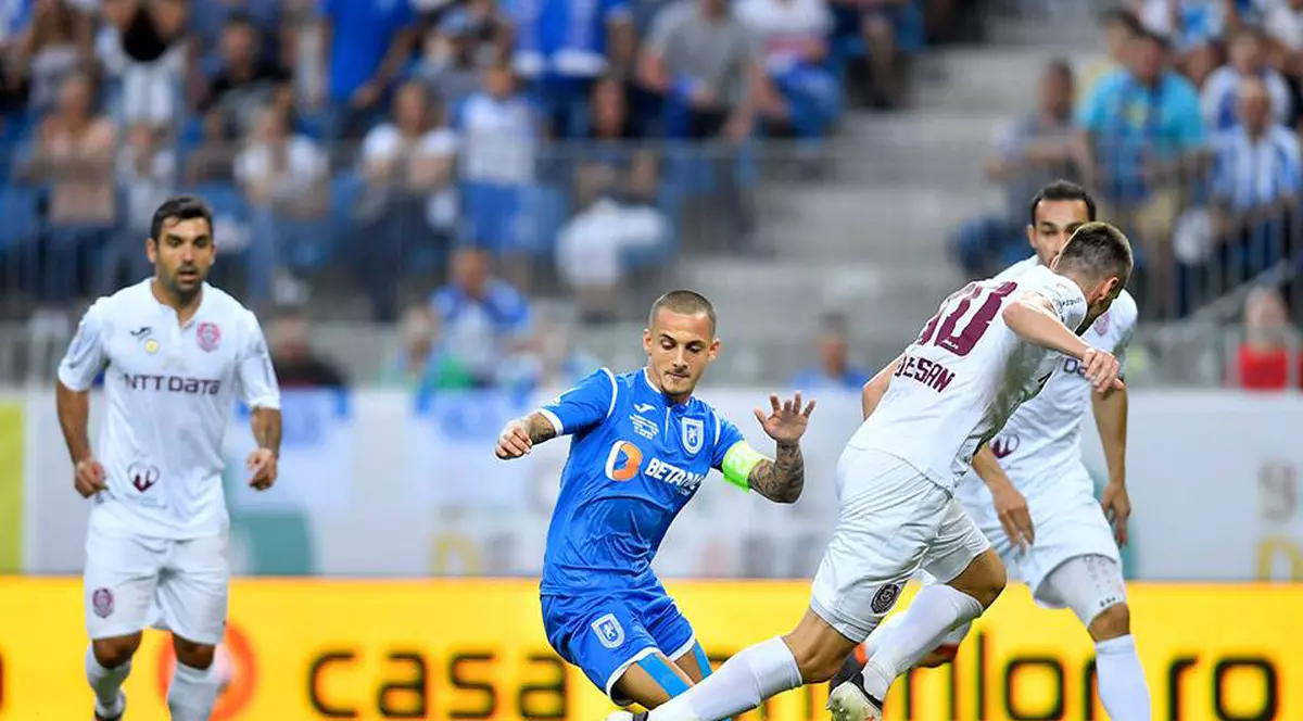 CSU Craiova - CFR Cluj, în Supercupa României la fotbal. Mitriță, în albastru, a fost singurul atacant oltean care le-a pus probleme ardelenilor