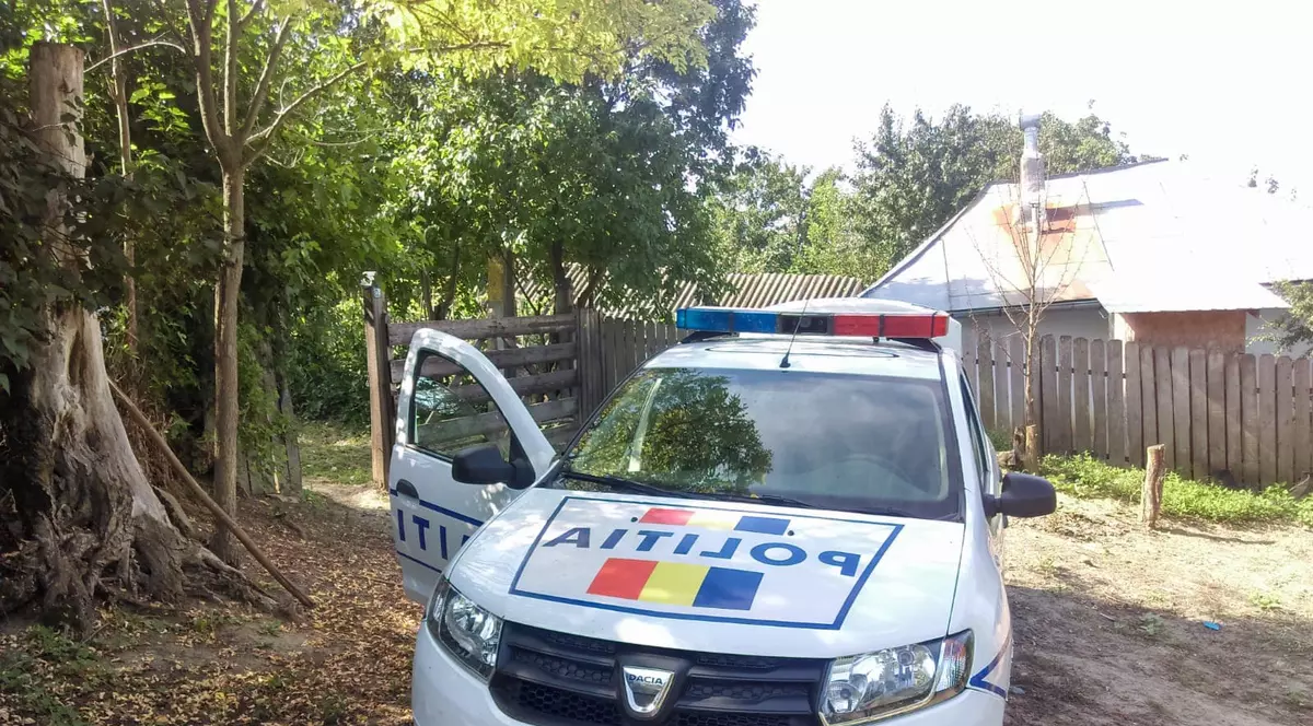 Fiul și-a ucis tatăl, în Vaslui. L-a lăsat fără suflare și apoi a fugit de acasă