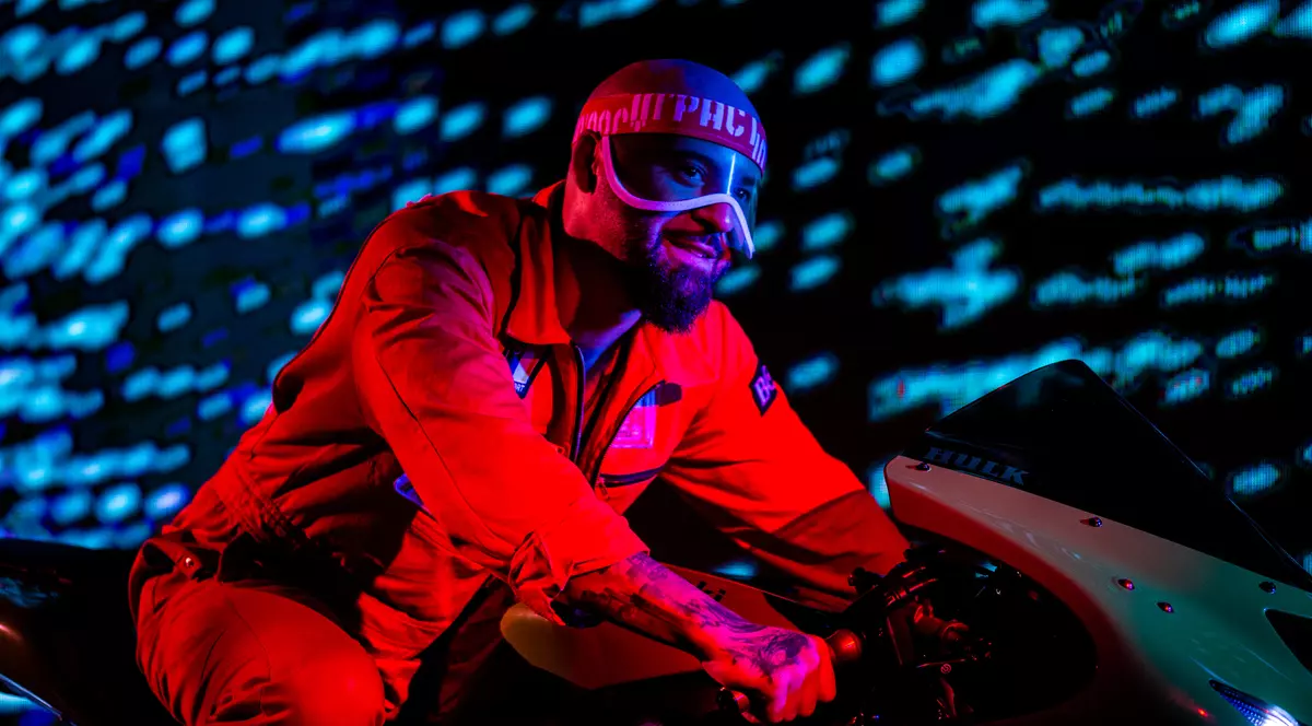 EXCLUSIV/ Matteo a rămas fără ținutele de scenă la întoarcerea din China. Concert în haine vechi!