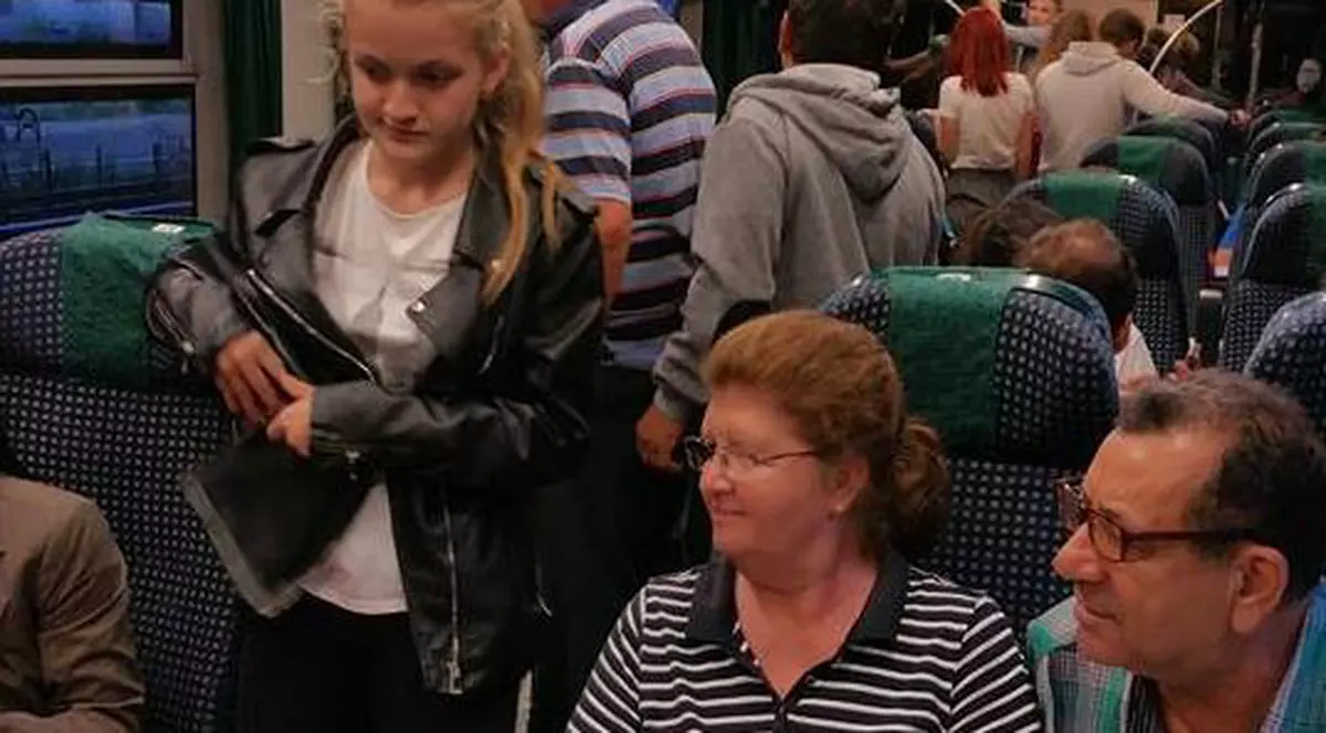 CFR, 2018. Două vagoane pentru o țară. 700 de kilometri, 140 de lei și 14 ore de înghesuială