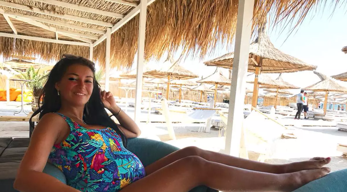 Elena Ionescu mai are 10 zile până când naște. "La o săptămână după cezariană, am și concert"