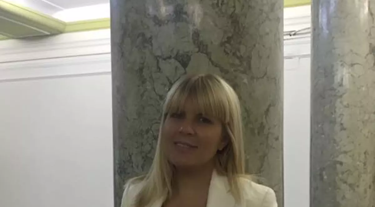 Prima imagine cu burtica de gravidă a Elenei Udrea. Cu iubitul pe o plajă din Costa Rica