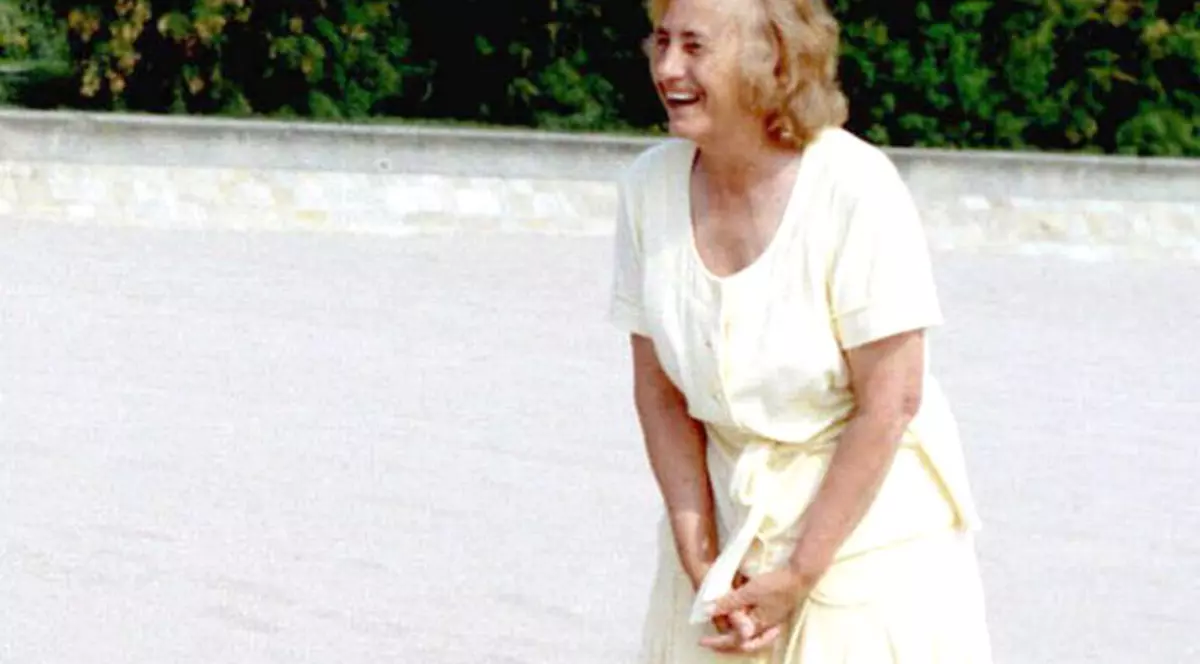 Obsesia Elenei Ceaușescu. Voia să știe cum fac sex nevestele nomenclaturiștilor