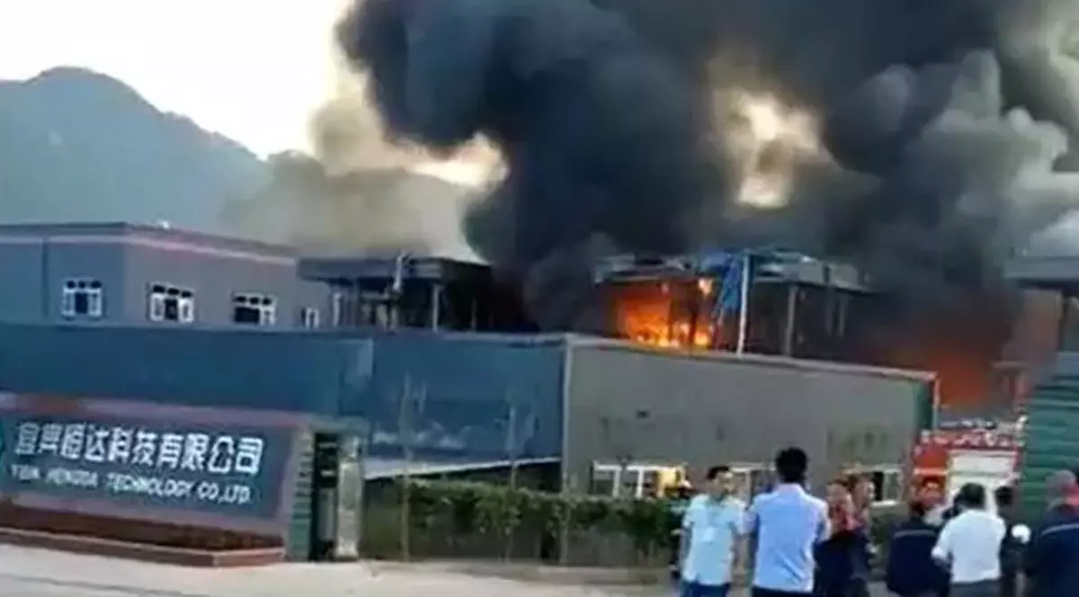 Explozie la o uzină chimică din China. 19 oameni au murit