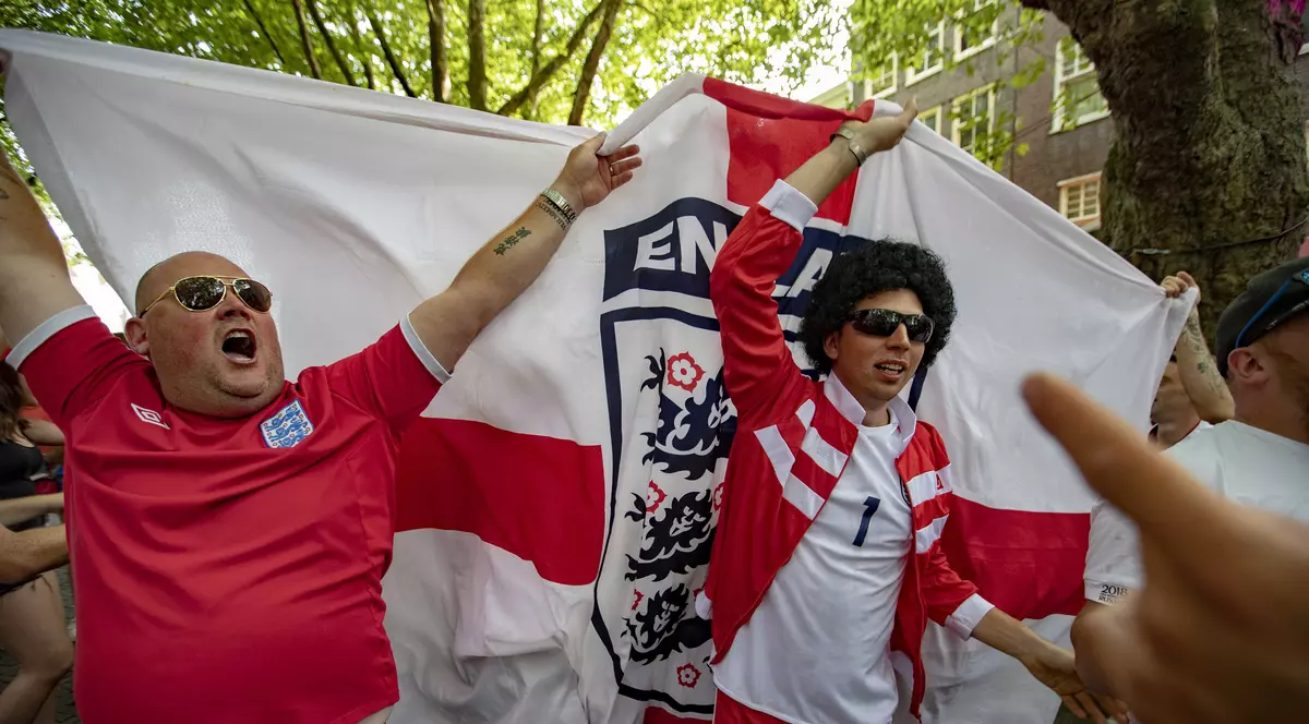 Fanii Angliei s-au luat de câinii polițiști. Le-au reproșat ciobăneștilor că sunt germani!