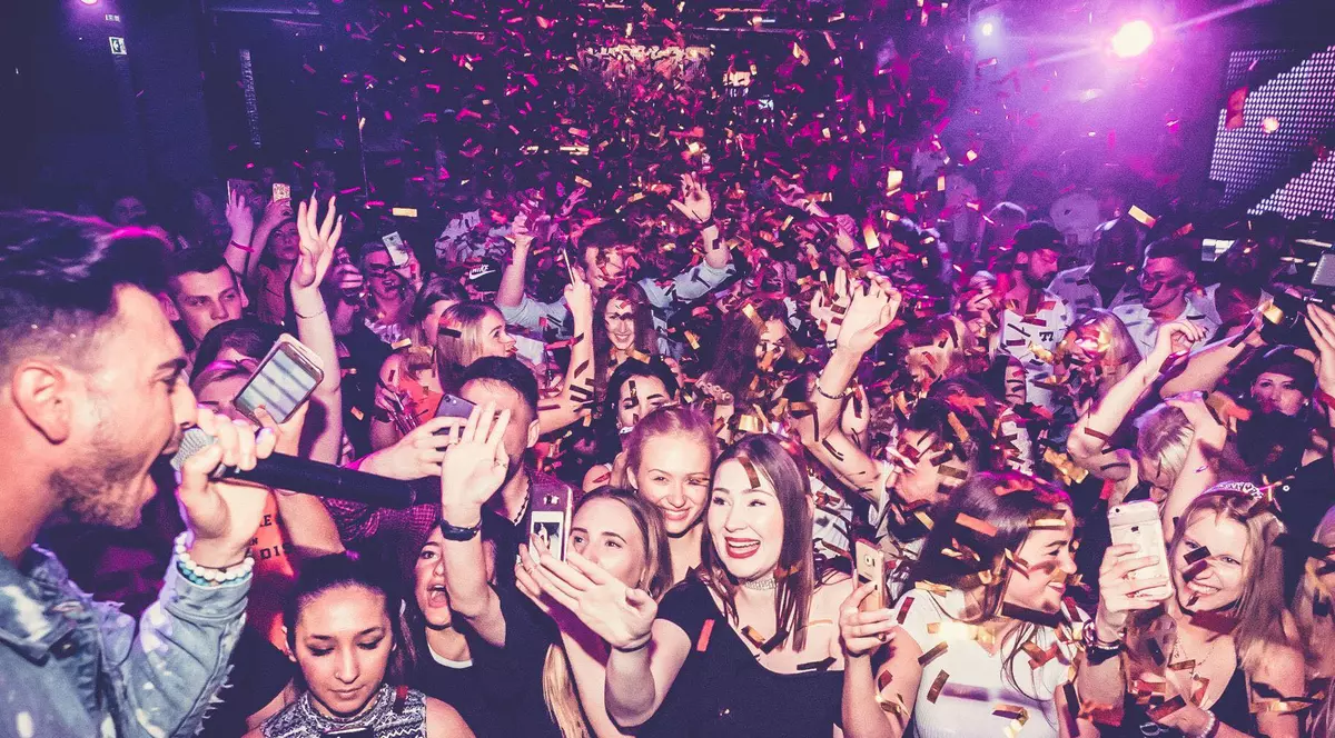 EXCLUSIV/Cândva star internațional cu o cotă incredibilă, Faydee renaște acum la… Găești!