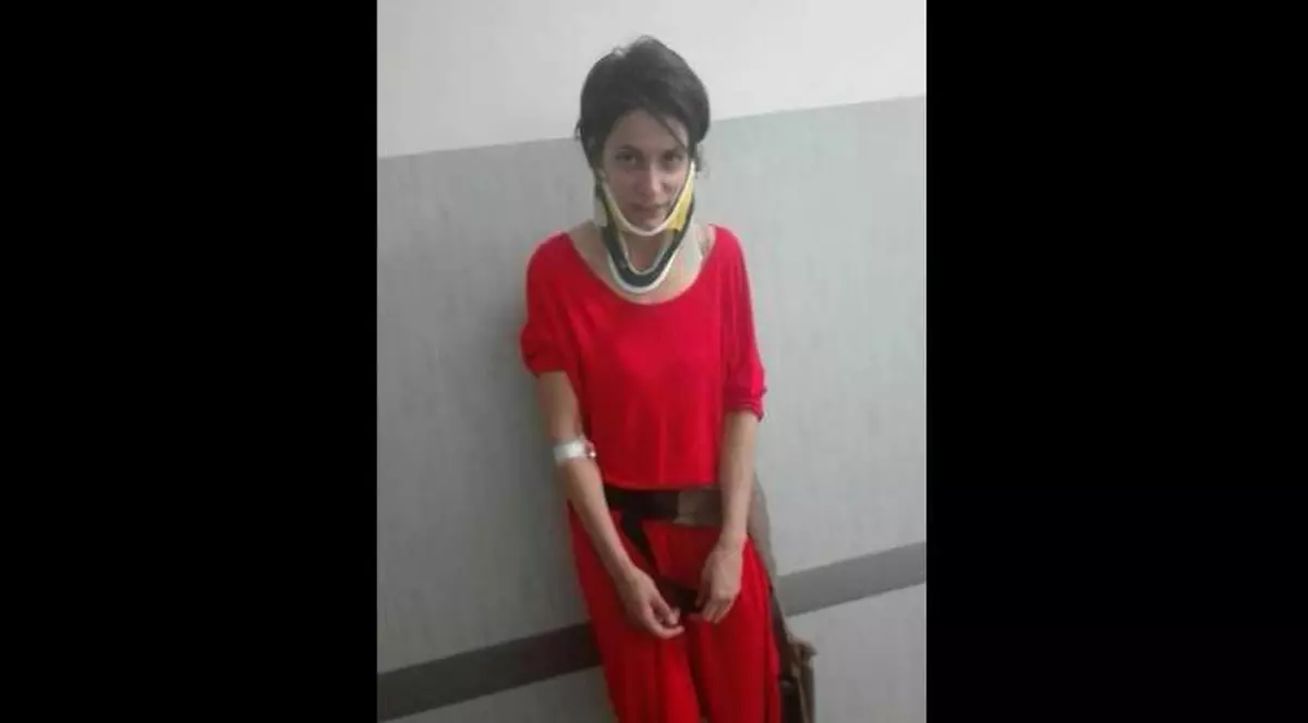 Tânără mamă din Sibiu, bătută în mașină de un șofer, în timp ce aștepta la semafor