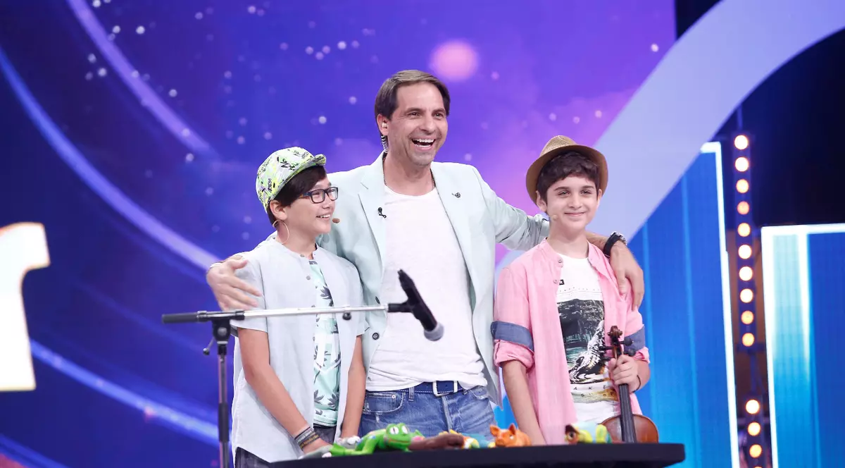 Surpriză la “Next Star”. Ce fac doi copii pe scenă în fața tuturor
