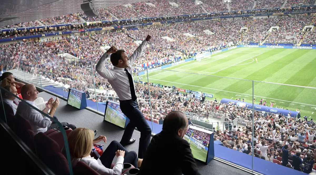 FOTO / Cum a celebrat Emmanuel Macron victoria Franței în finala Campionatului Mondial de Fotbal