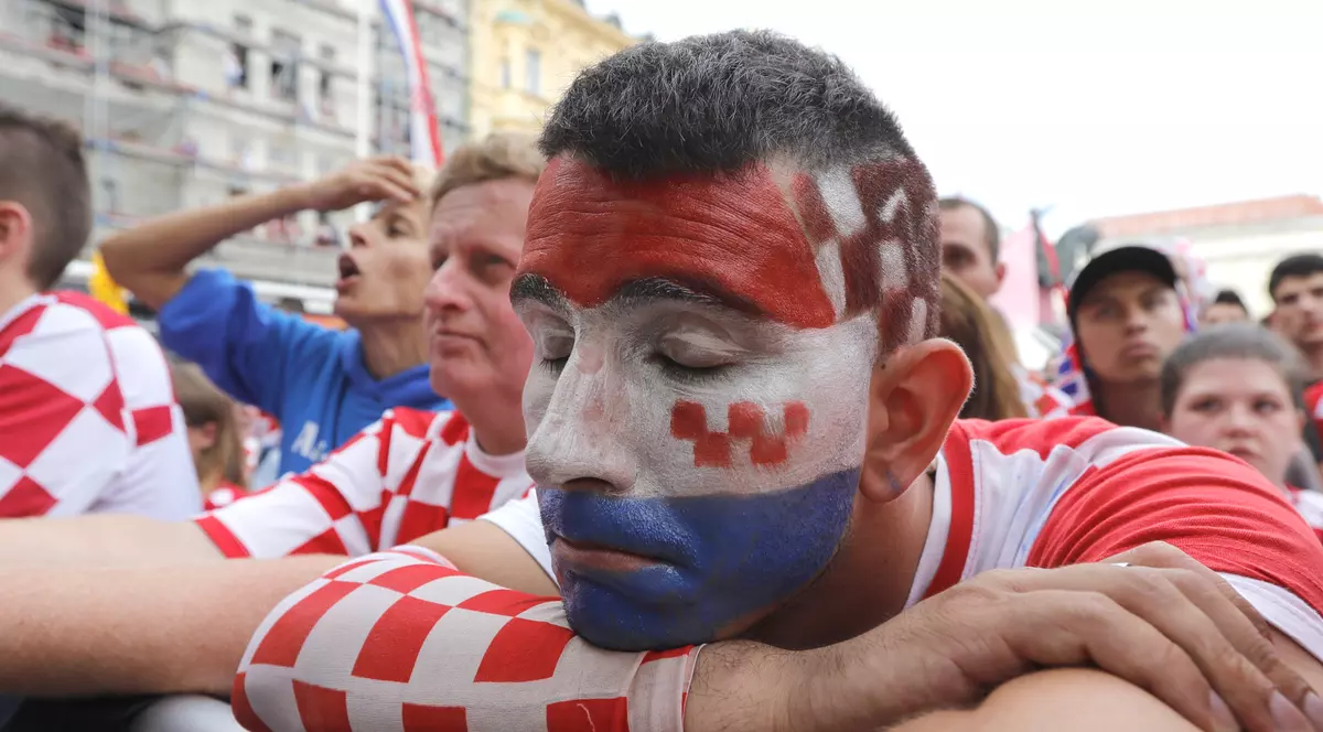 FOTO /  Cum au reacționat fanii croați, după ce Franța a câștigat Cupa Mondială. Imagini din Zagreb