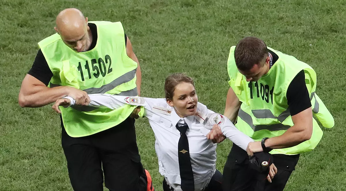 Incidentele de la finala Cupei Mondiale, revendicate de Pussy Riot / FOTO
