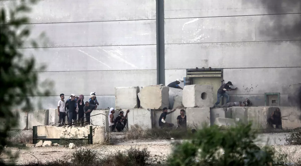 acord de încetare a focului între Israel și gruparea Hamas. Palestinieni care protestează la granița cu Israelul