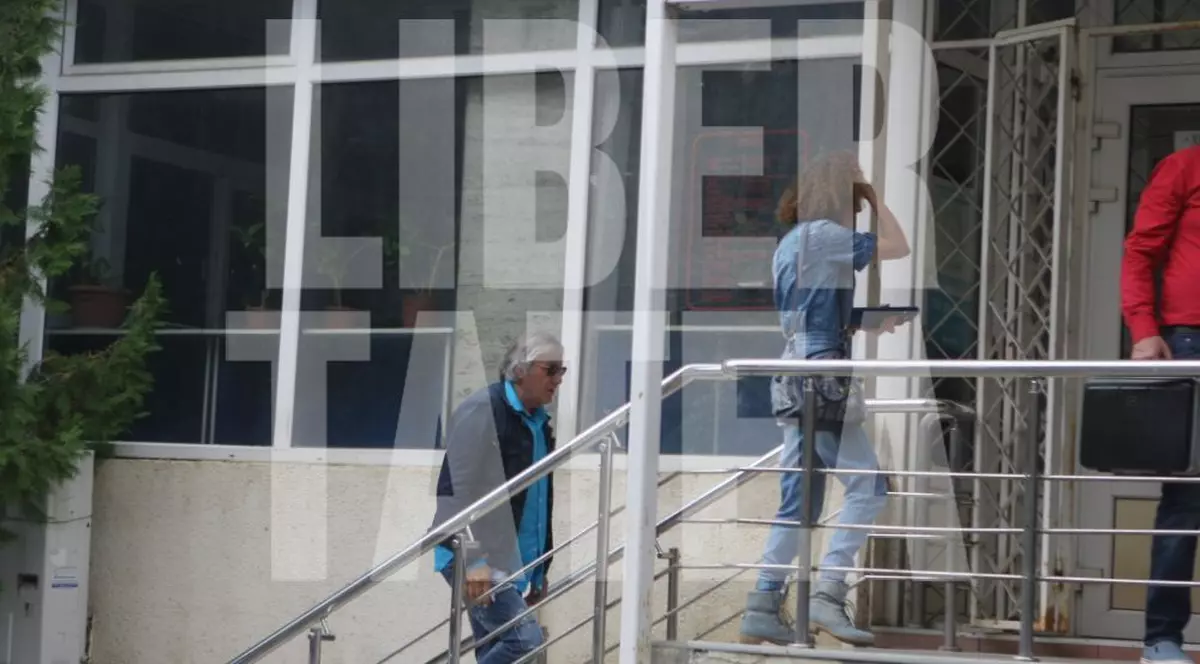 Ilie Năstase, vizită la Brigada de Poliţie Rutieră. Fostul jucător de tenis a venit yzi la sediul BPR pentru a aduce un act la dosarul penal pe care îl are după ce a condus băut şi a refuzat să dea probe biologice.