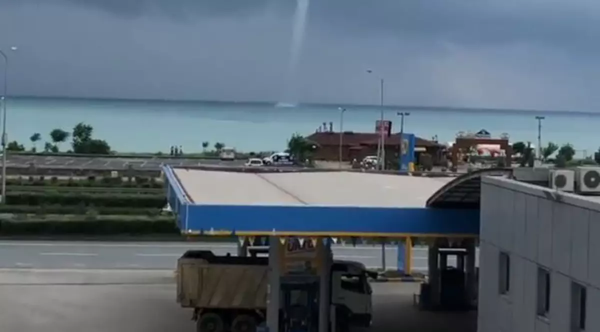 Imagini spectaculoase cu o trombă au fost surprinse la Marea Neagră