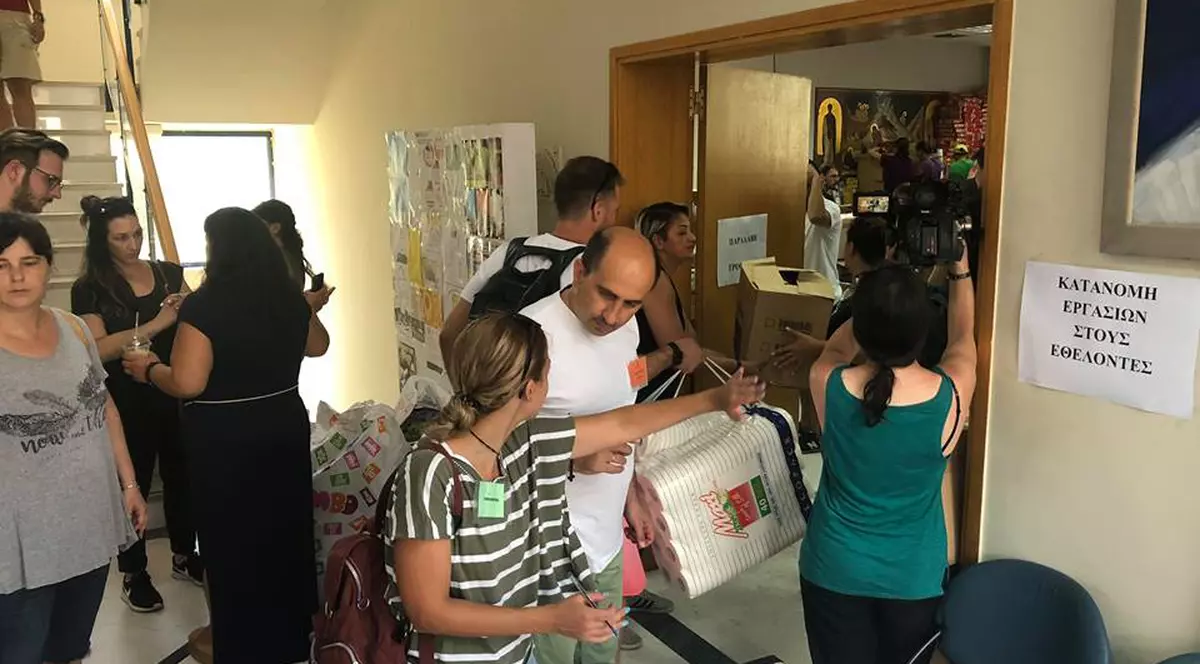 CORESPONDENȚĂ LIBERTATEA DIN RAFINA, GRECIA | Mobilizare și solidaritate fără precedent pentru cei rămași fără locuințe în urma incendiului