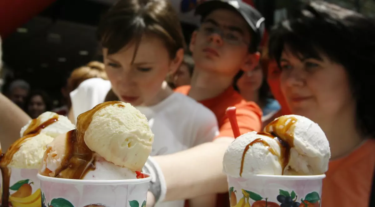 3 tone de înghețată, verificată pe Litoral