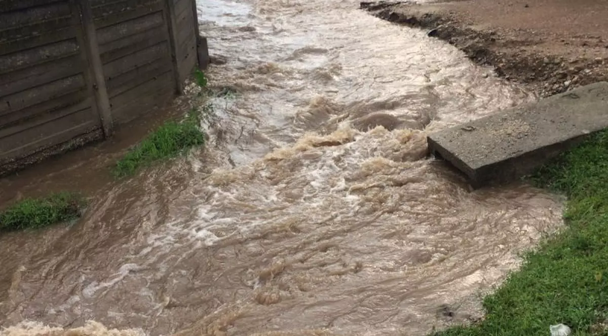 Cod galben de inundaţii pe râuri din şapte judeţe, în următoarele ore