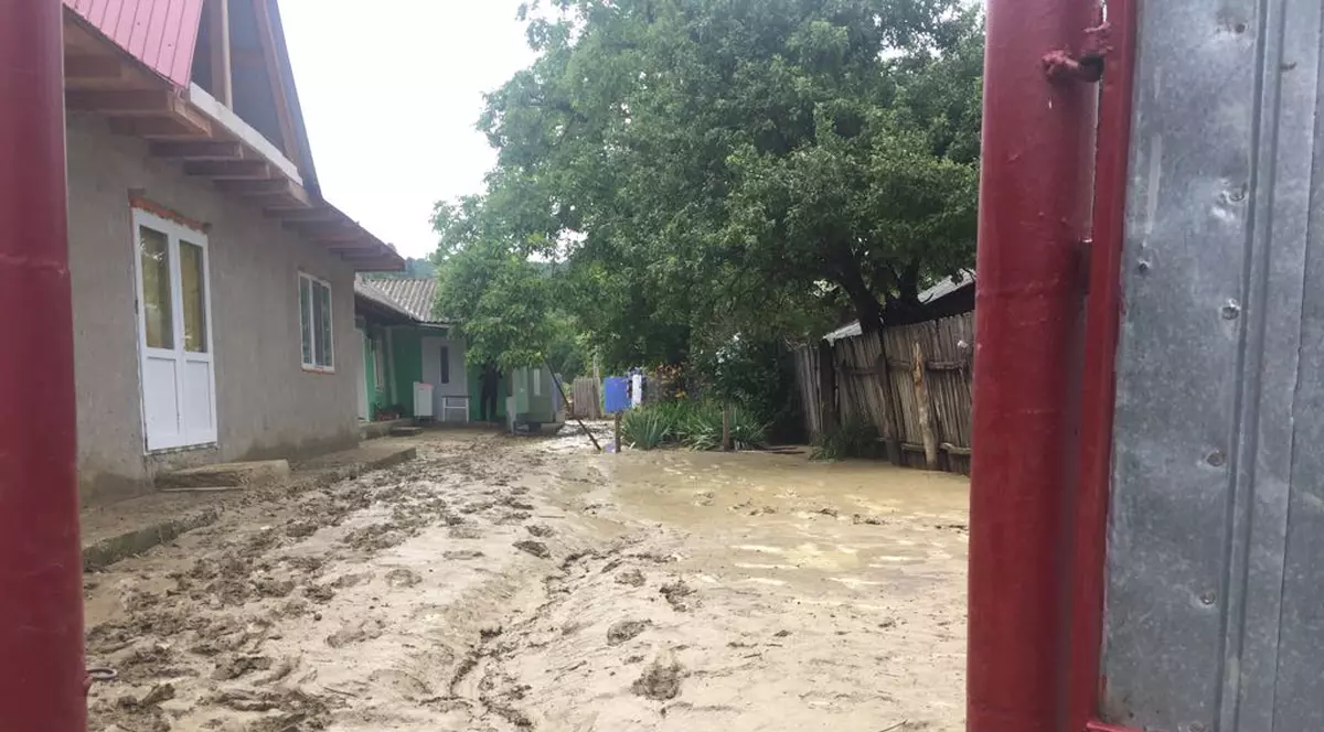 Pagubele produse de inundații după ploile torențiale de luni