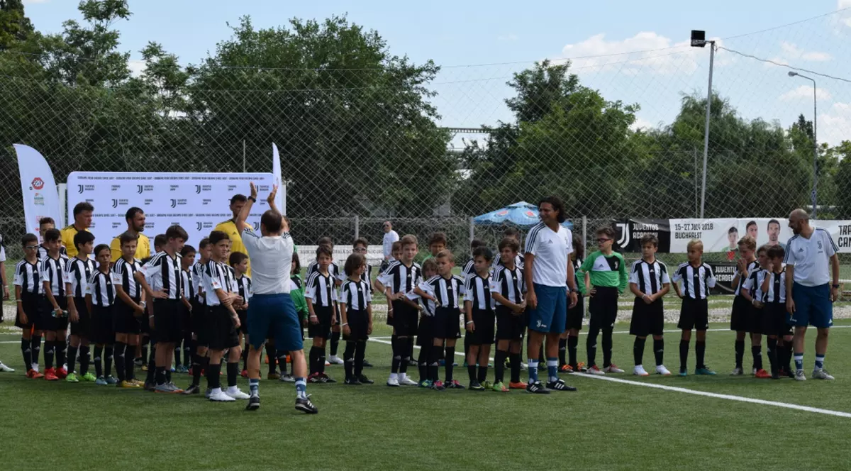 Tabăra de fotbal Juventus Torino de la București și-a început activitatea