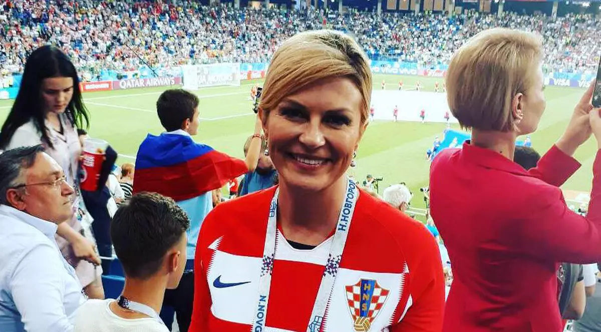 Gafă de proporții. Președinta Croației a fost confundată. Imaginile în costum de baie sunt cu altă femeie