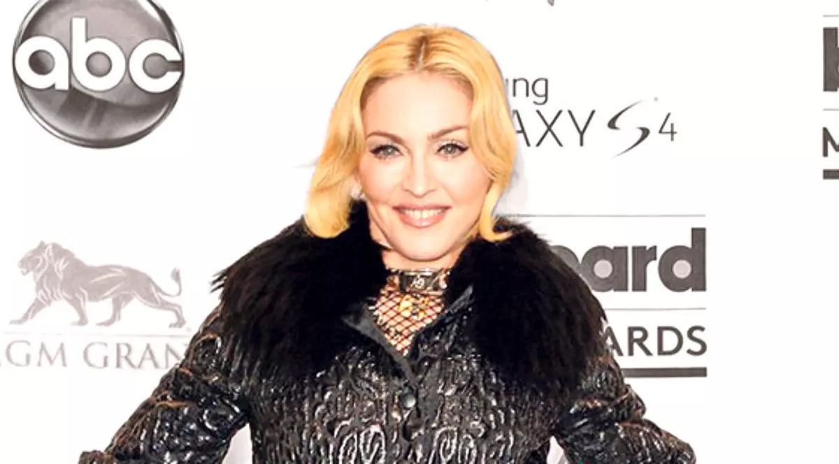 Cum arată Madonna goală la 60 de ani