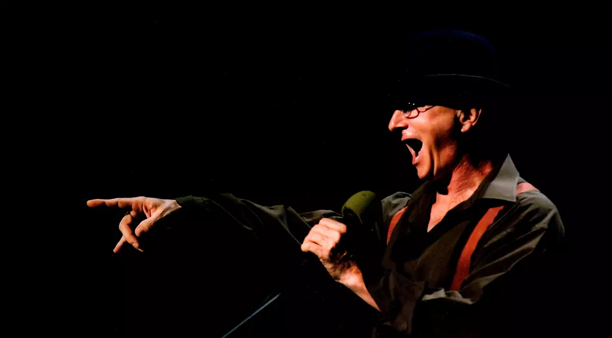 Horațiu Mălăele își serbează ziua pe scenă