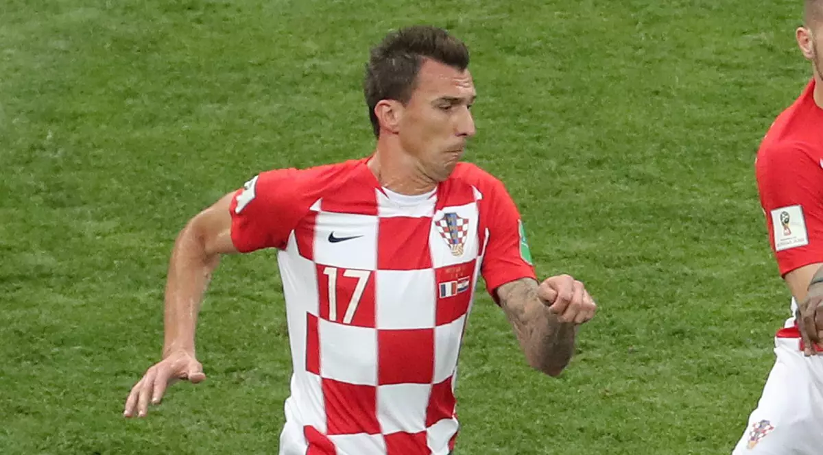 Franța - Croația, finala Campionatului Mondial de fotbal Rusia 2018. Mandzukici, stânga, a marcat primul gol al finalei, dar în propria poartă